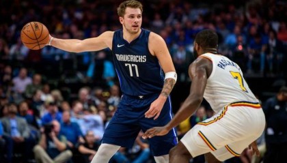  东契奇40+三双难救独行侠负灰熊  