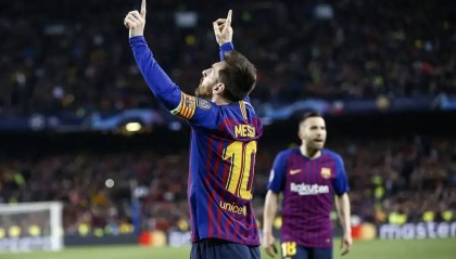  尼斯任意球大师当选月度最佳  