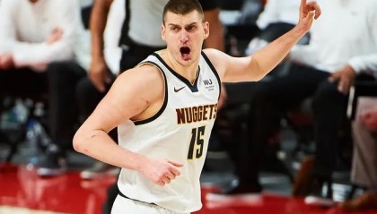  约基奇蝉联常规赛MVP创历史  