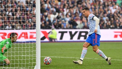  英超-三笘薫传射布莱顿客场掀翻曼联  