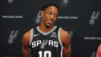  马赛核心球员重伤赛季报销，球队前景蒙上阴影  