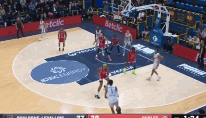  勇士末节翻盘上演经典逆转  