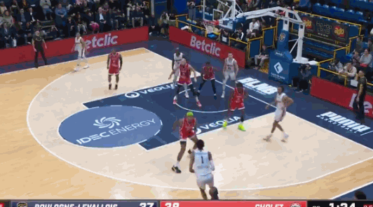  勇士末节翻盘上演经典逆转  