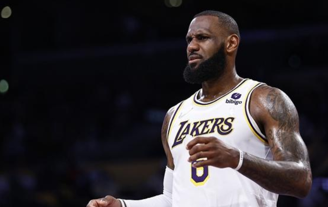  詹姆斯50分逆转火箭，湖人锁定西部榜首  