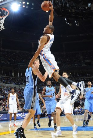  拉文暴力美学扣篮秀公牛击败活塞止住颓势