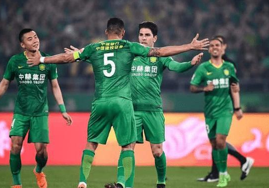  莱比锡红牛客场险胜保级队，积分紧追第一集团  